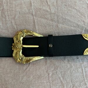 Camilla  black belt  with gold buckle